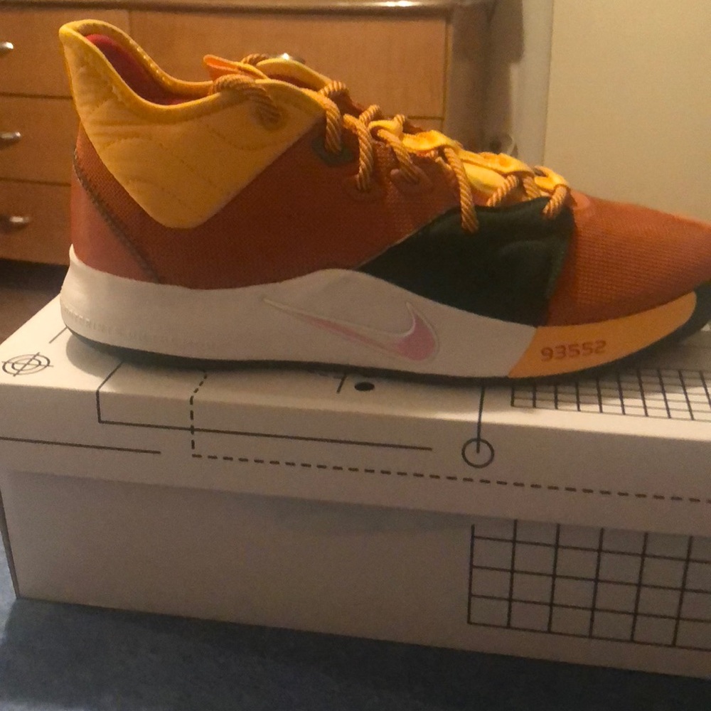 Men’s ACG-Inspired Nike PG 3 Multi-Colored